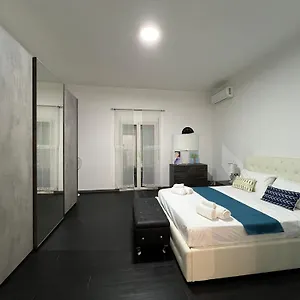 Kam Deluxe Intero 130 Mq 5 Posti Letto 2 Matrimoniali Zona Giorno Con Divano Letto, 1 Bagno , Break E Ripostiglio Affittacamere